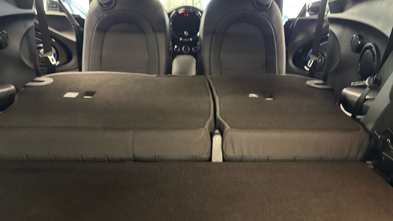 MINI Hatchback 135kW Cooper S Shadow Edition 33kWh 3dr Auto Electric Hatchback